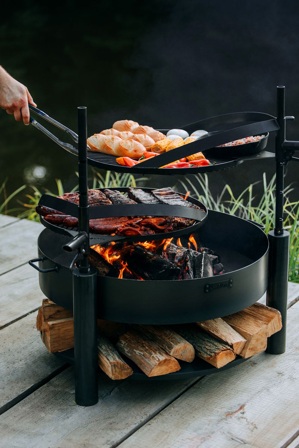 Feuerschale "Montana X" Ø 80 cm mit drehbahrem Rost Ø 60 cm aus Stahl als Wärmequelle oder Grill