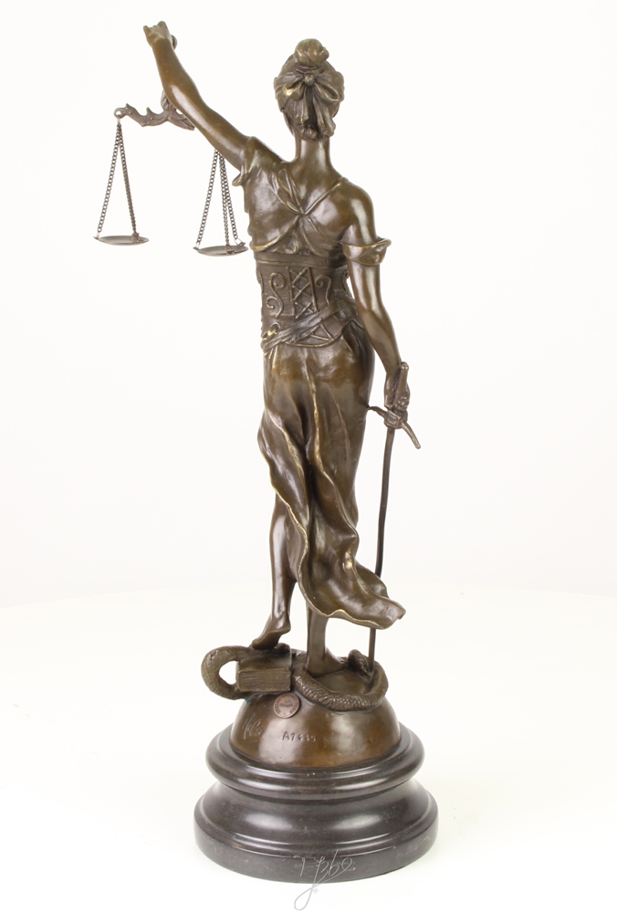 Bronzefigur Bronzeskulptur Bronze Justitia auf Marmorsockel H 45 cm Göttin der Gerechtigkeit Figur