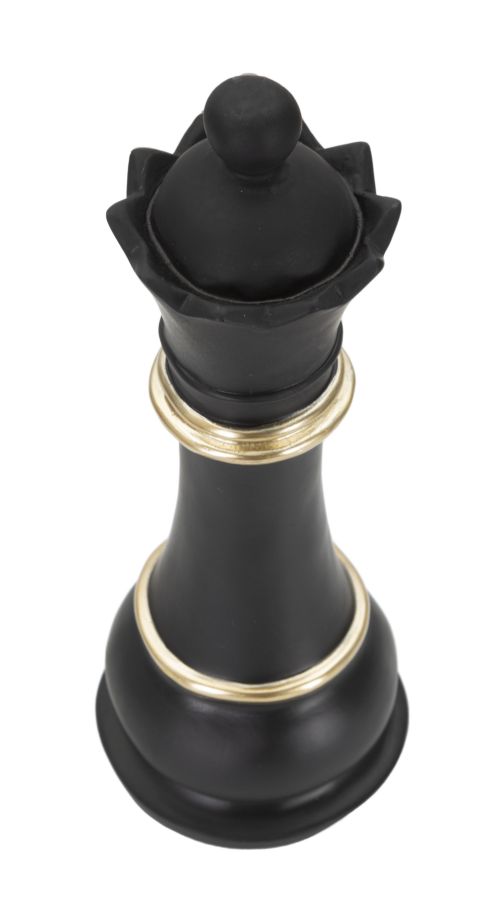 Schwarze Schachfigur Dame mit goldfarbenen Zierrändern aus der erhöhten Perspektive