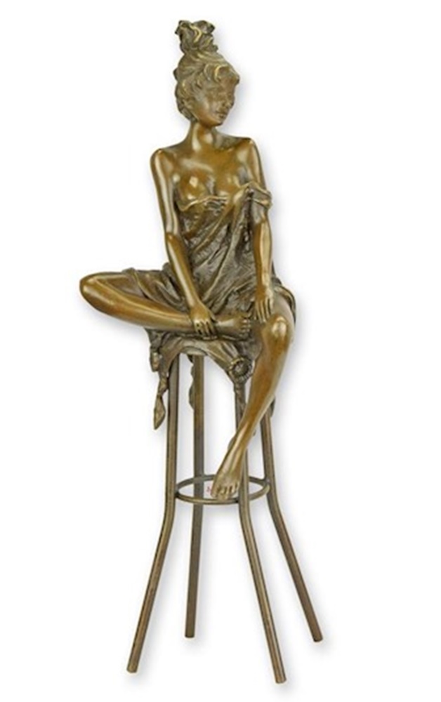 Bronzefigur sinnliche Frau sitzend auf Barhocker H 27,8 cm Bronzeskulptur Bronze Figur aus Bronze