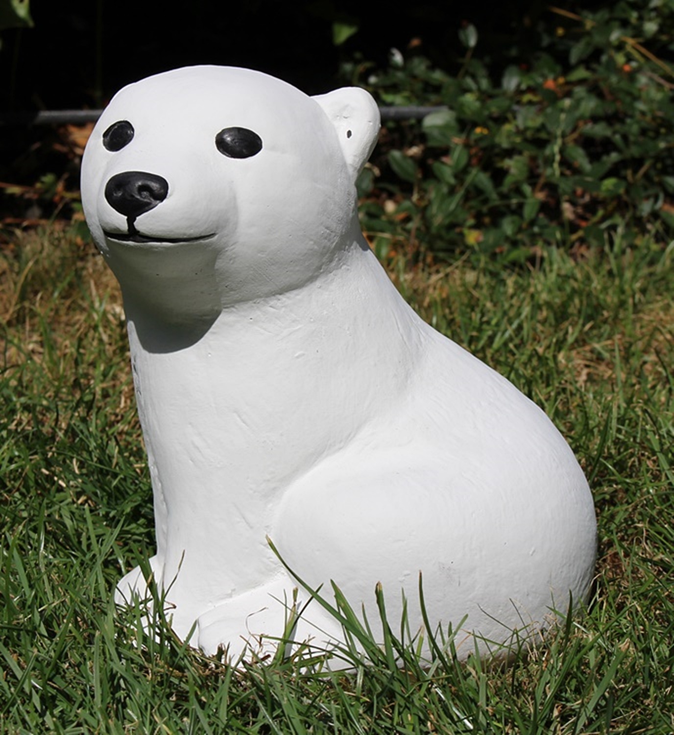 Beton Figur kleiner Eisbär H 20 cm Dekofigur und Gartenfigur