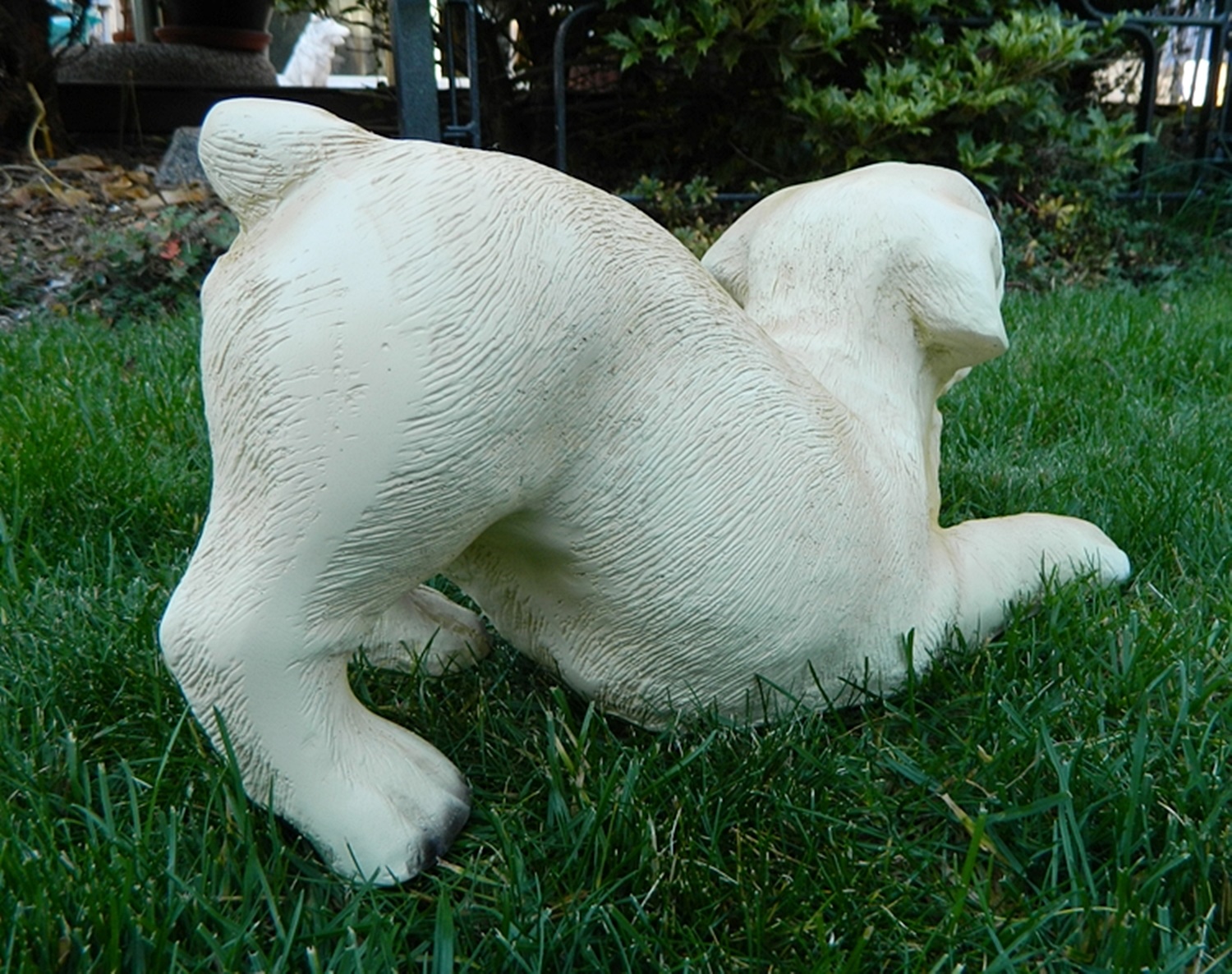 Dekorationsfigur Hund Labrador Retriever Welpe H 18 cm Dekofigur aus Kunstharz