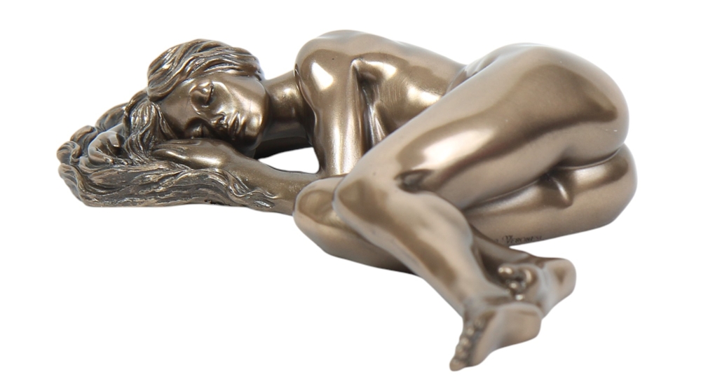 Dekofigur Frauenakt Länge 22 cm elegante Deko Skulptur liegende Frau Body Talk Kollektion