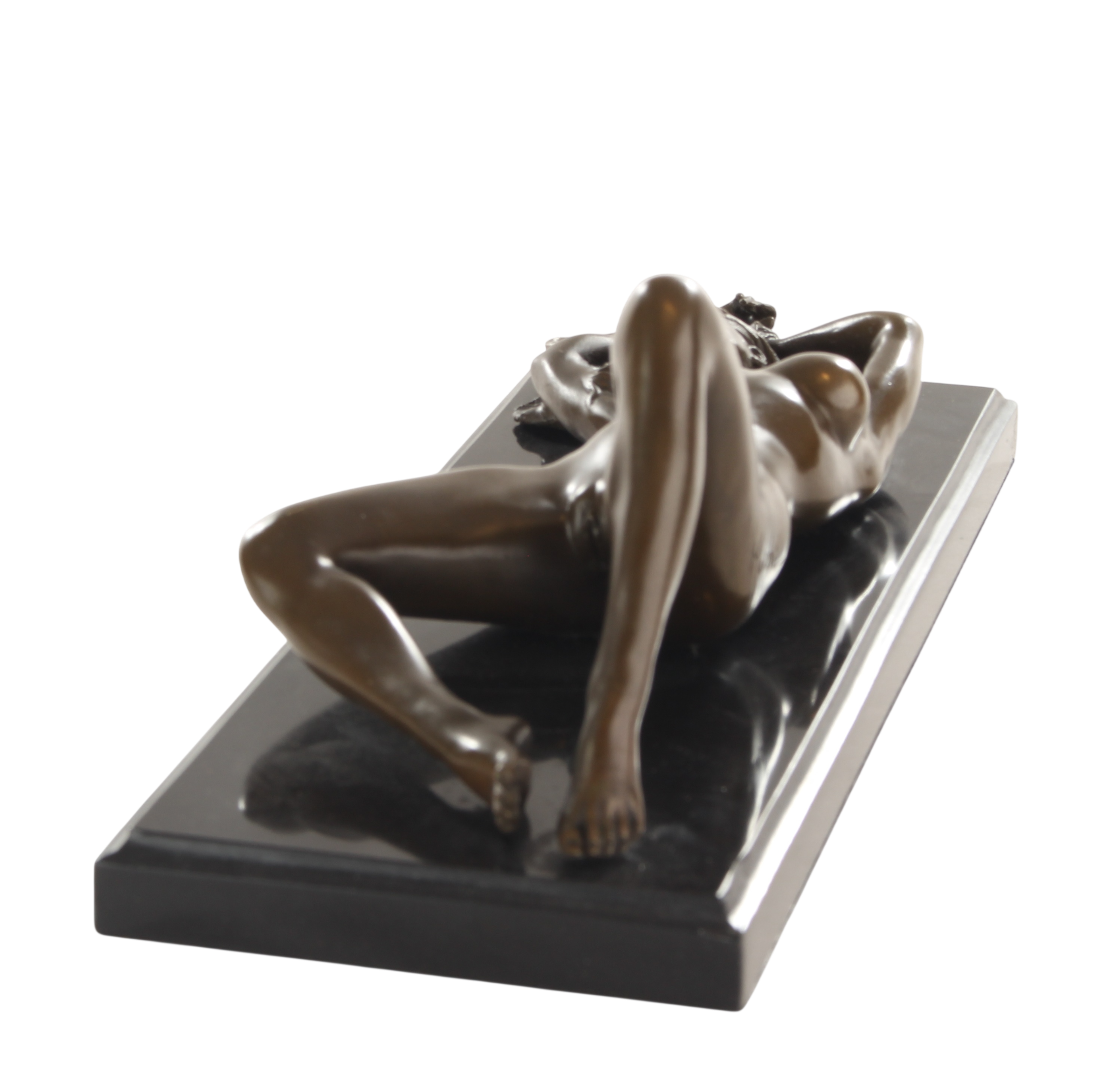 Bronzeskulptur junge Frau liegend – Frauenakt auf schwarzem Marmorsockel, Länge 29,3 cm