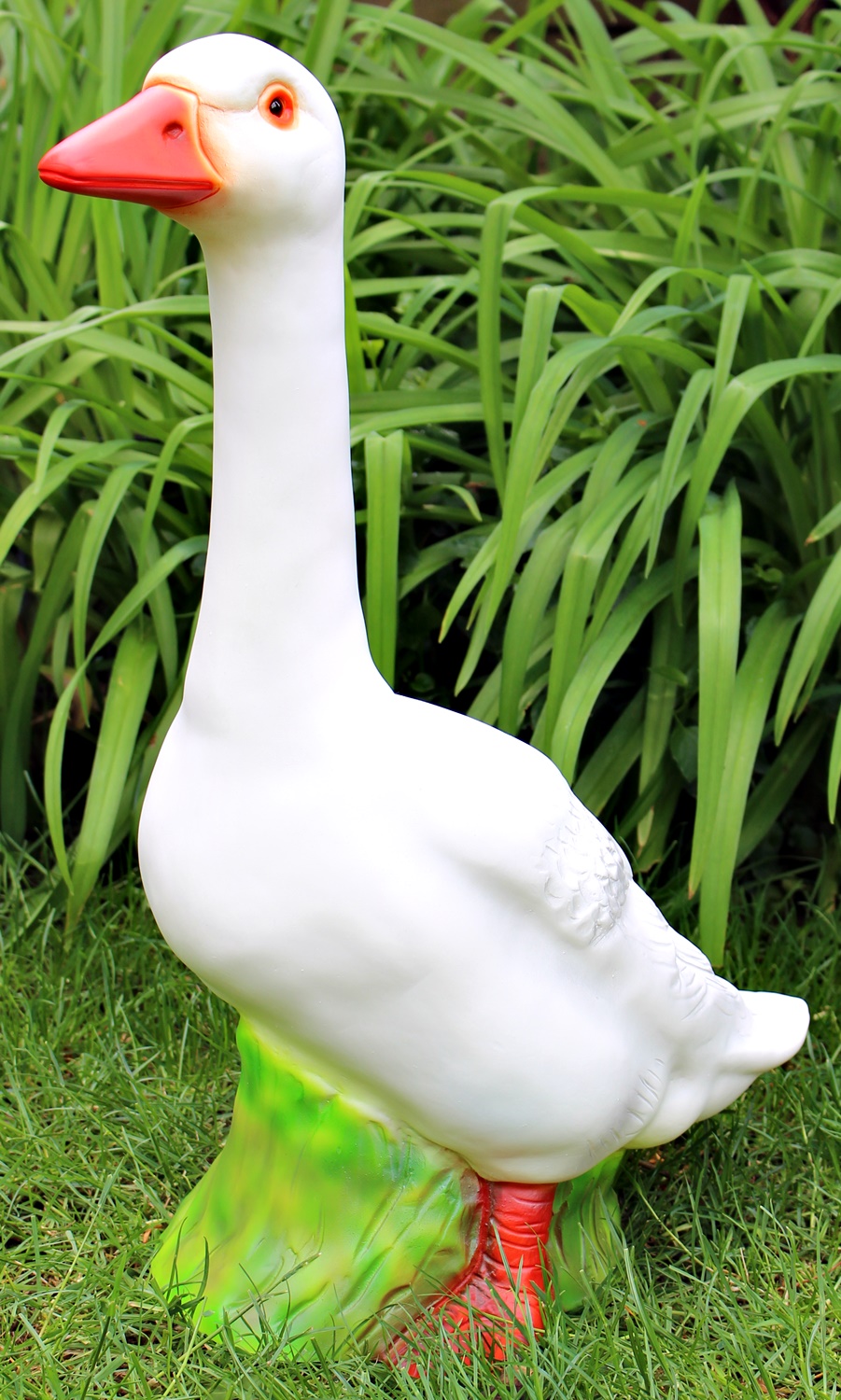 Rakso Deko Garten Figur H 60 cm Gartenfigur Dekofigur Tierfigur große Gans stehend aus Kunststoff
