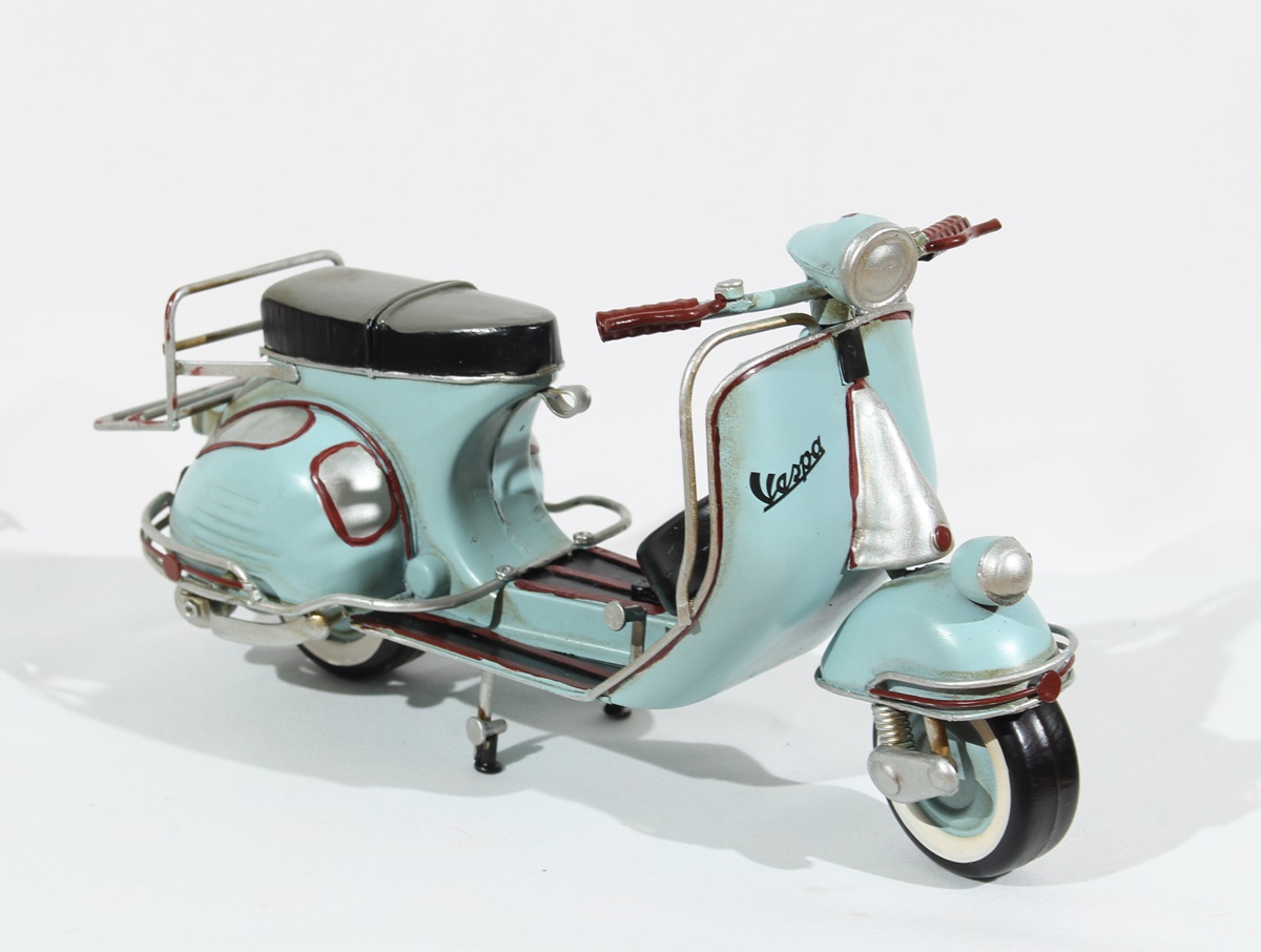 Blechmodell Roller Nostalgie Oldtimer Marke Vespa hellblau Motorroller aus Blech L 23 cm