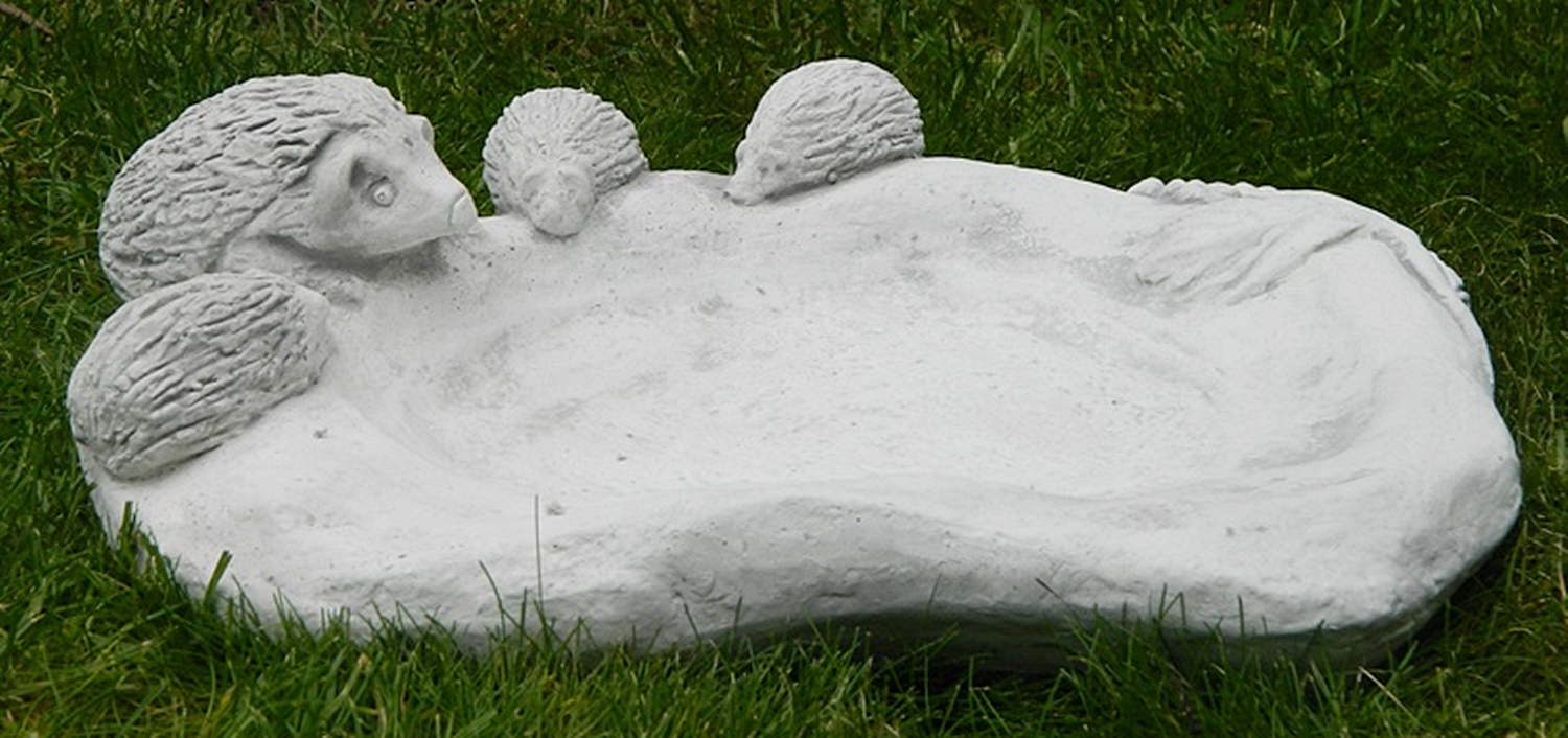 Beton Gartenelement Vogeltränke mit Igelfamilie H 8 cm Deko- und Gartenobjekt