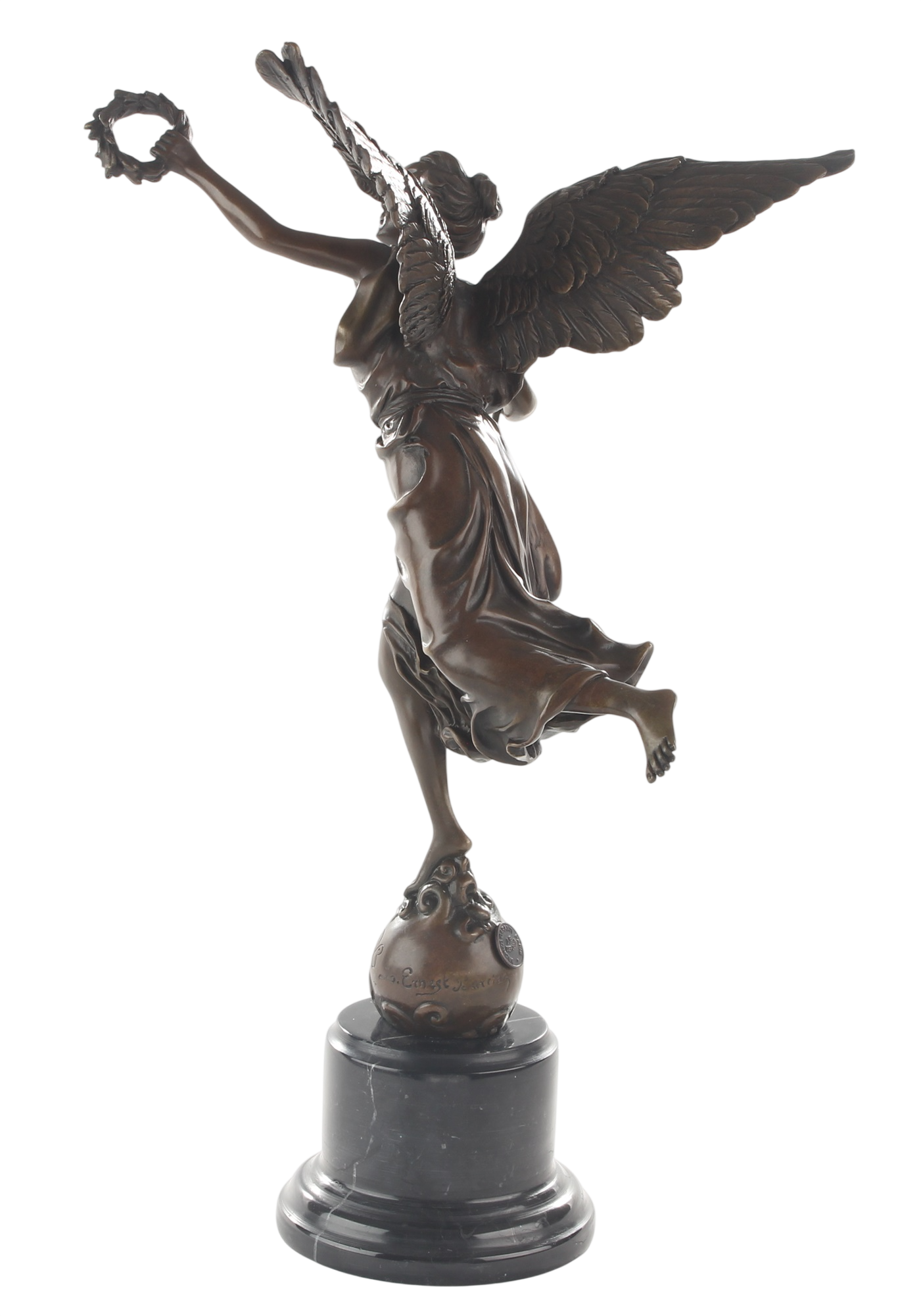 Bronzeskulptur Siegesgöttin Nike (Victoria) auf Weltkugel mit Marmorsockel, Höhe 40,2 cm