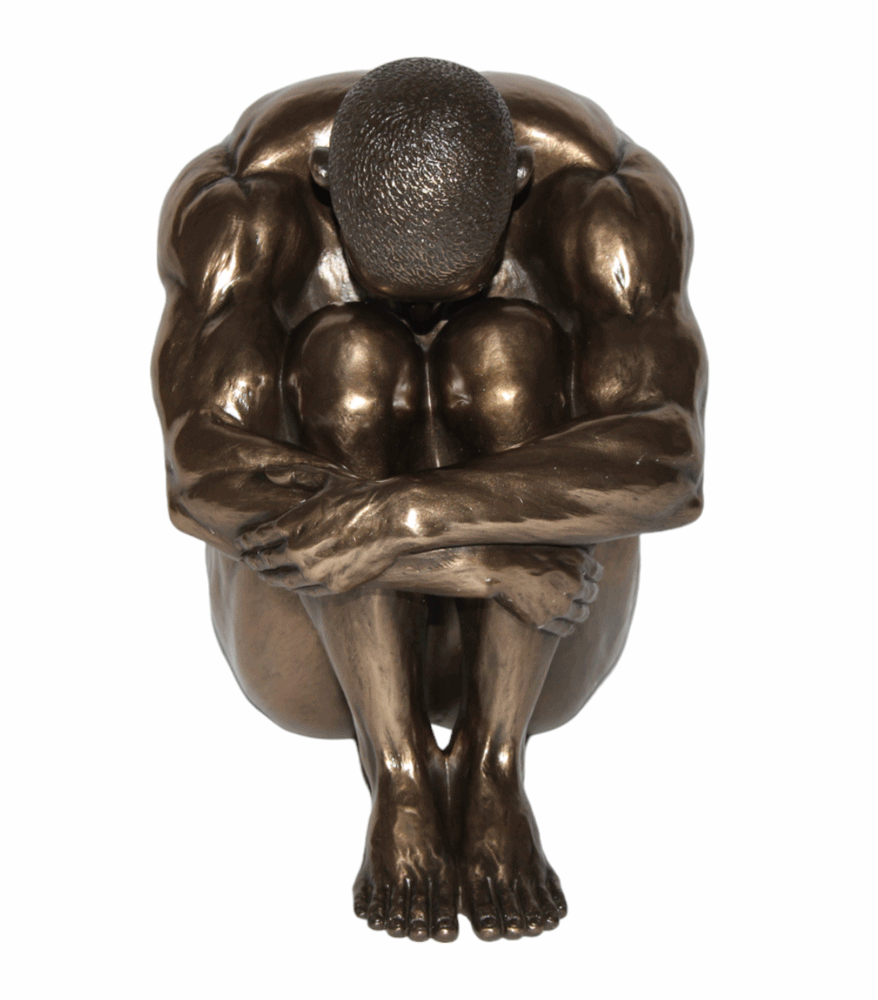 Deko Figur Body Talk Kollektion Nackter Mann kniend H 17 cm Bodybuilder Arme umschlungen Skulptur