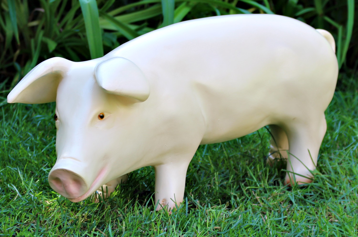Dekofiguren Tierfiguren Schweine Ferkel stehend links rechts H 26/27 cm Figuren 2-er Satz Kunstharz