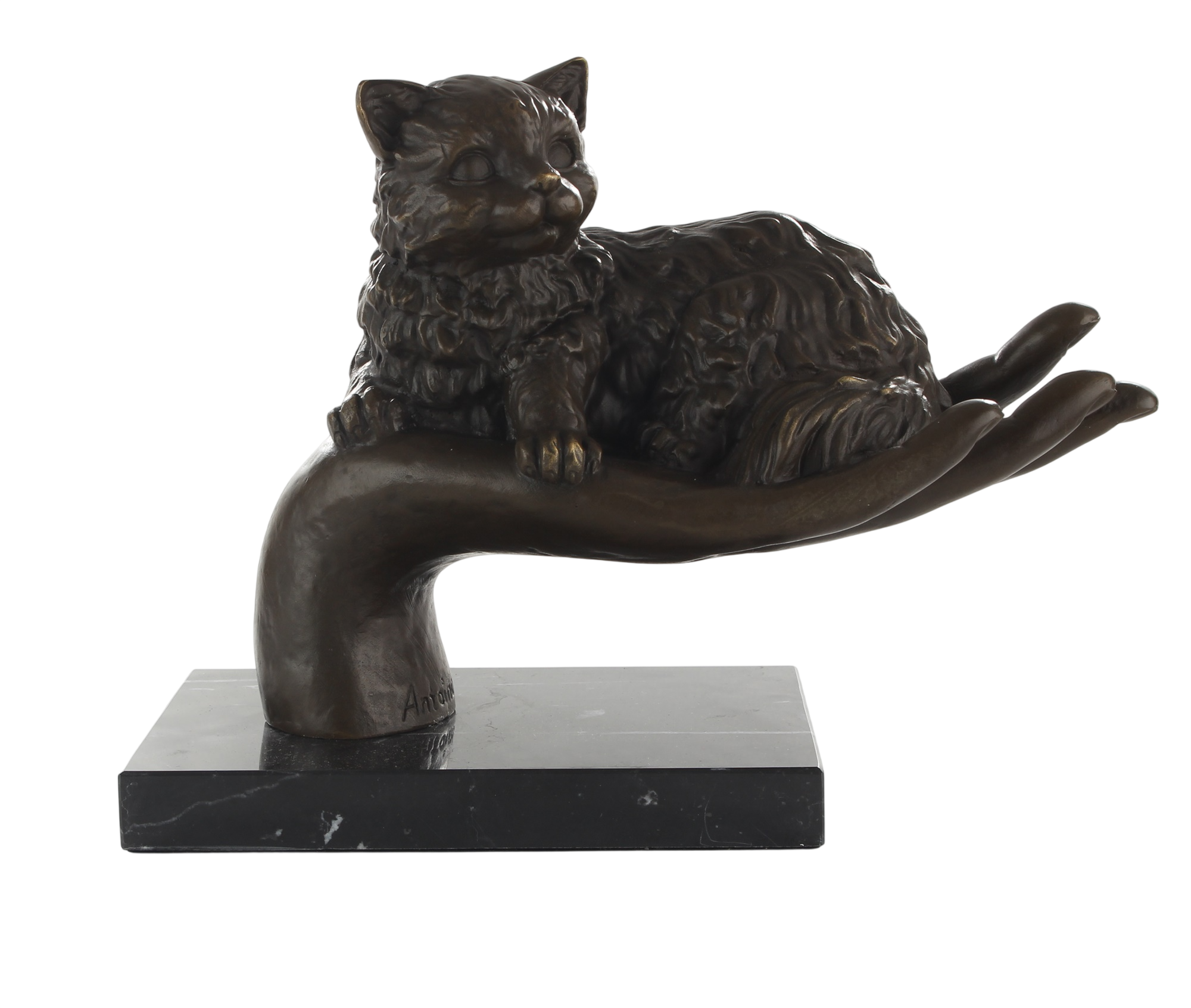 Bronzeskulptur Katze auf Hand mit Marmorsockel – Symbol für Fürsorge und Schutz, Höhe 19,7 cm