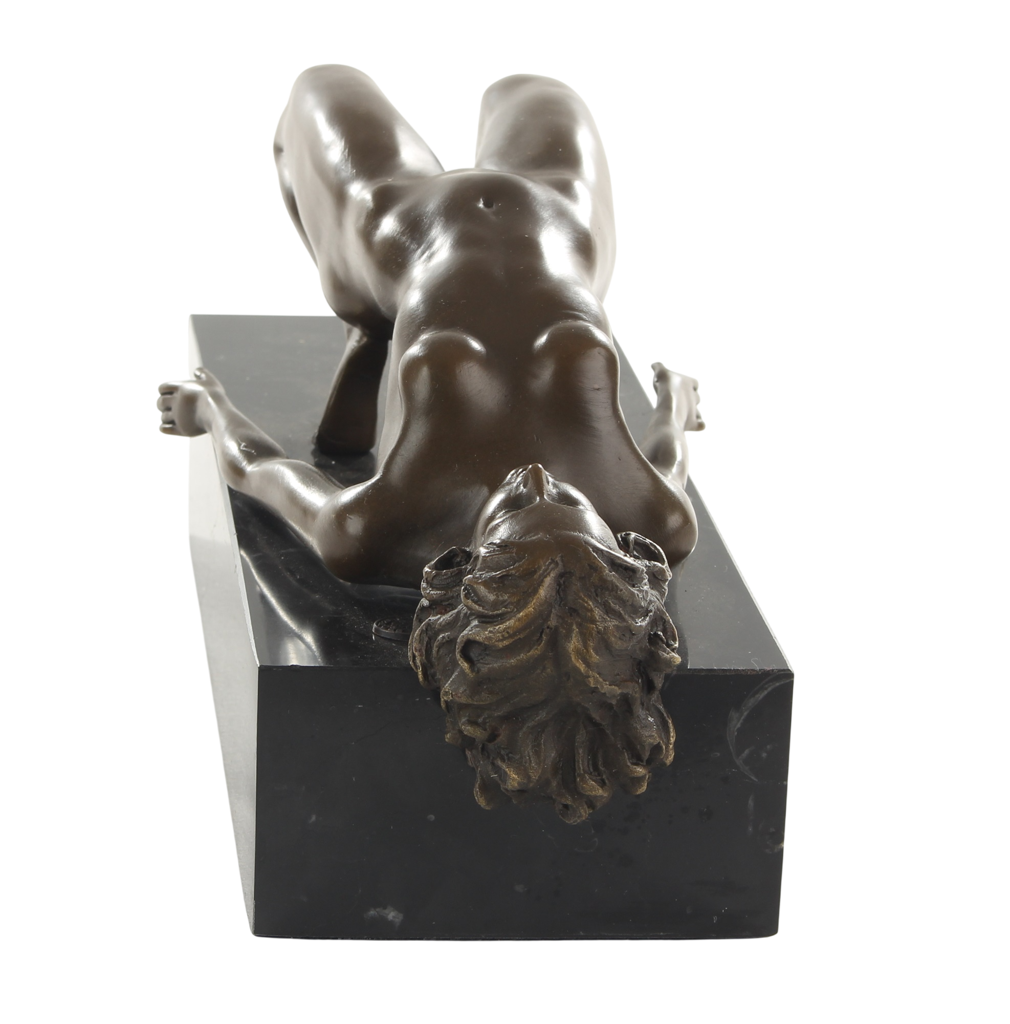 Bronzeskulptur junge Frau ruhend – Frauenakt auf schwarzem Marmorsockel, Länge 25,4 cm