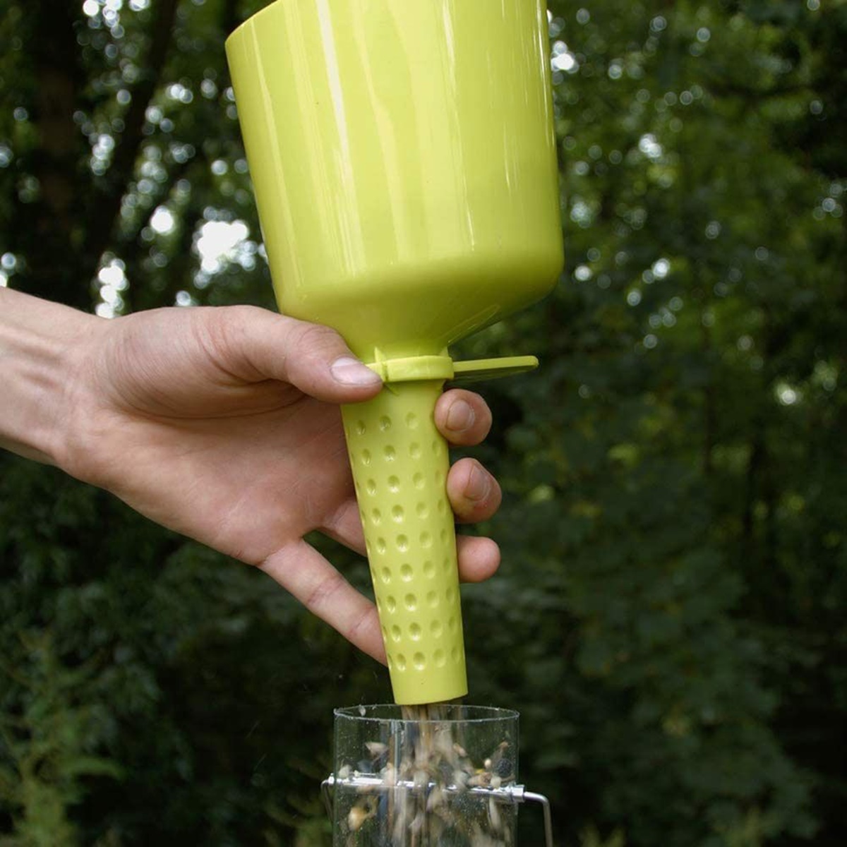 Fülltrichter klein mit Schieber für Futtersäulen bis ca. 1 Liter – transparenter Kunststoff, Füllmenge 0,9 l, Länge 28 cm