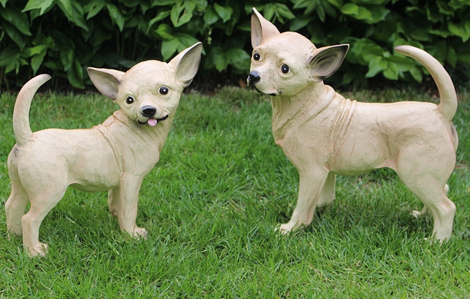 Dekorationsfigur Hund Chihuahua als Satz 2 Stück Höhe 34/29 cm Deko Figur aus Kunstharz