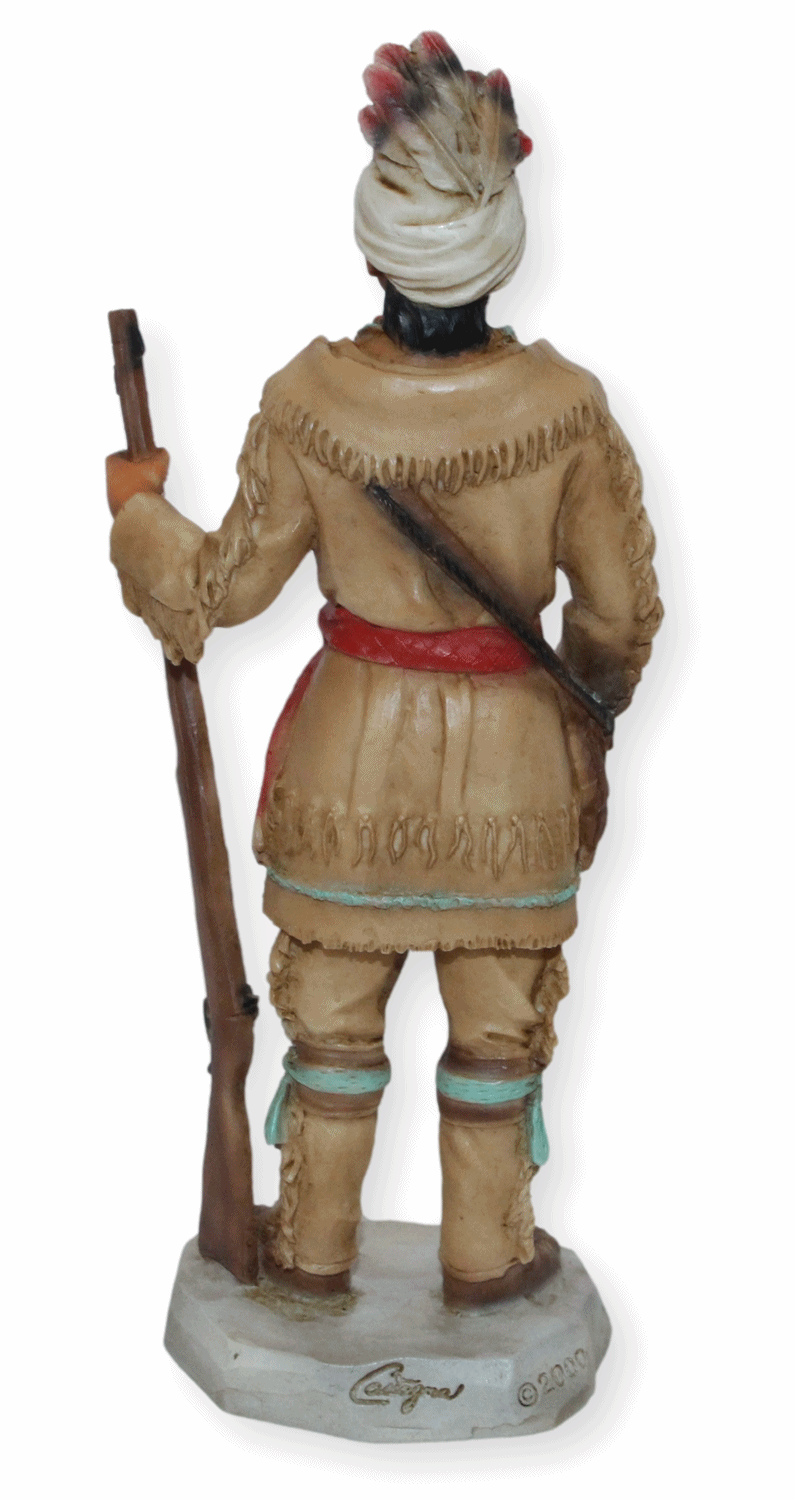 Indianerfigur Häuptling Tahchee H 17 cm stehend mit Tasche und Gewehr in Hand Native American