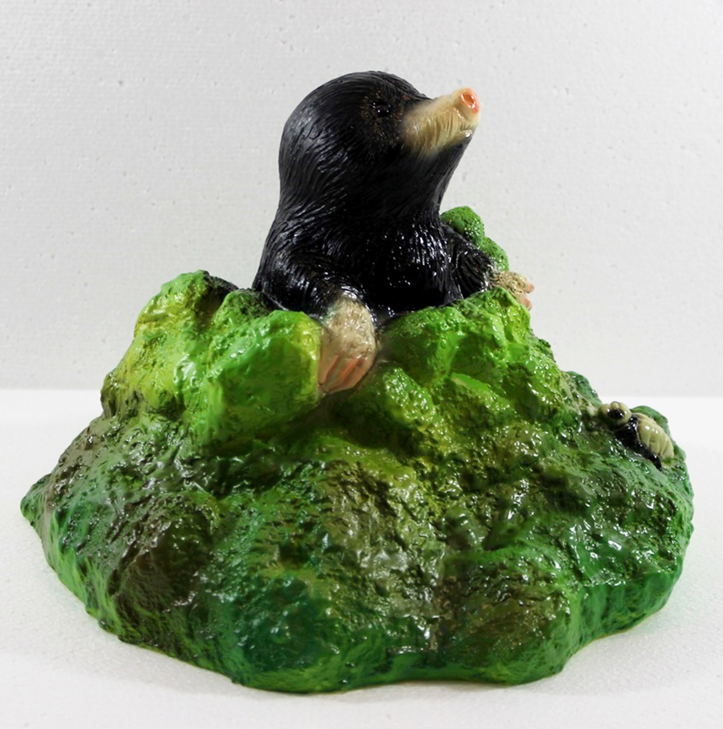 Deko Garten Figur Dekofigur Gartenfigur Tierfigur Maulwurf im Loch aus Kunststoff Höhe 19 cm