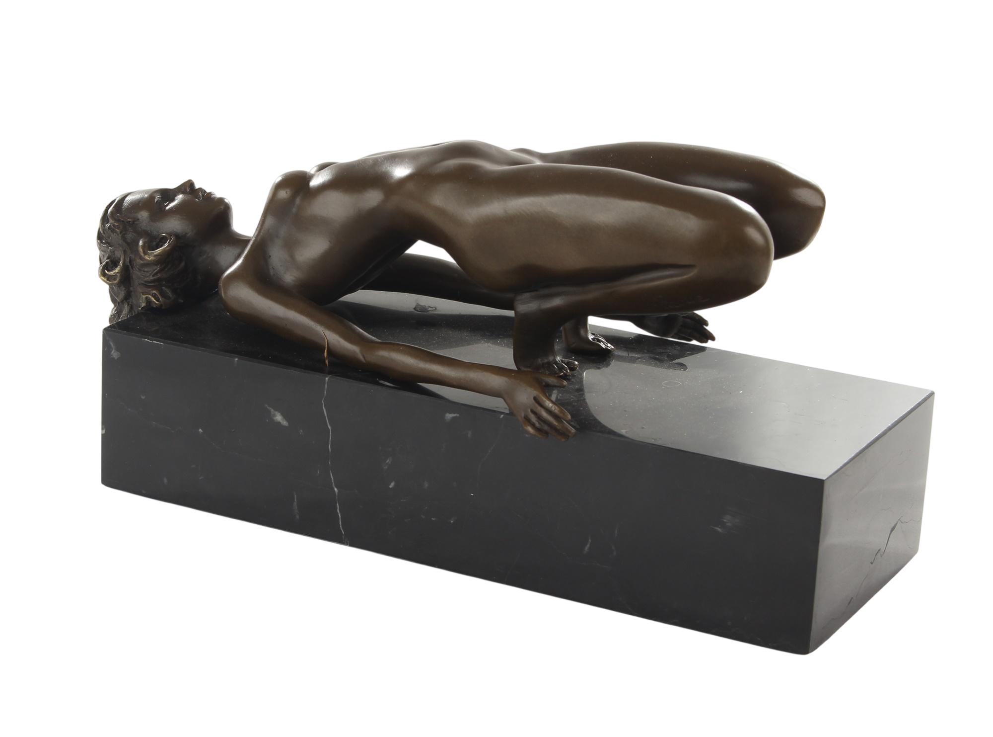 Bronzeskulptur junge Frau ruhend – Frauenakt auf schwarzem Marmorsockel, Länge 25,4 cm