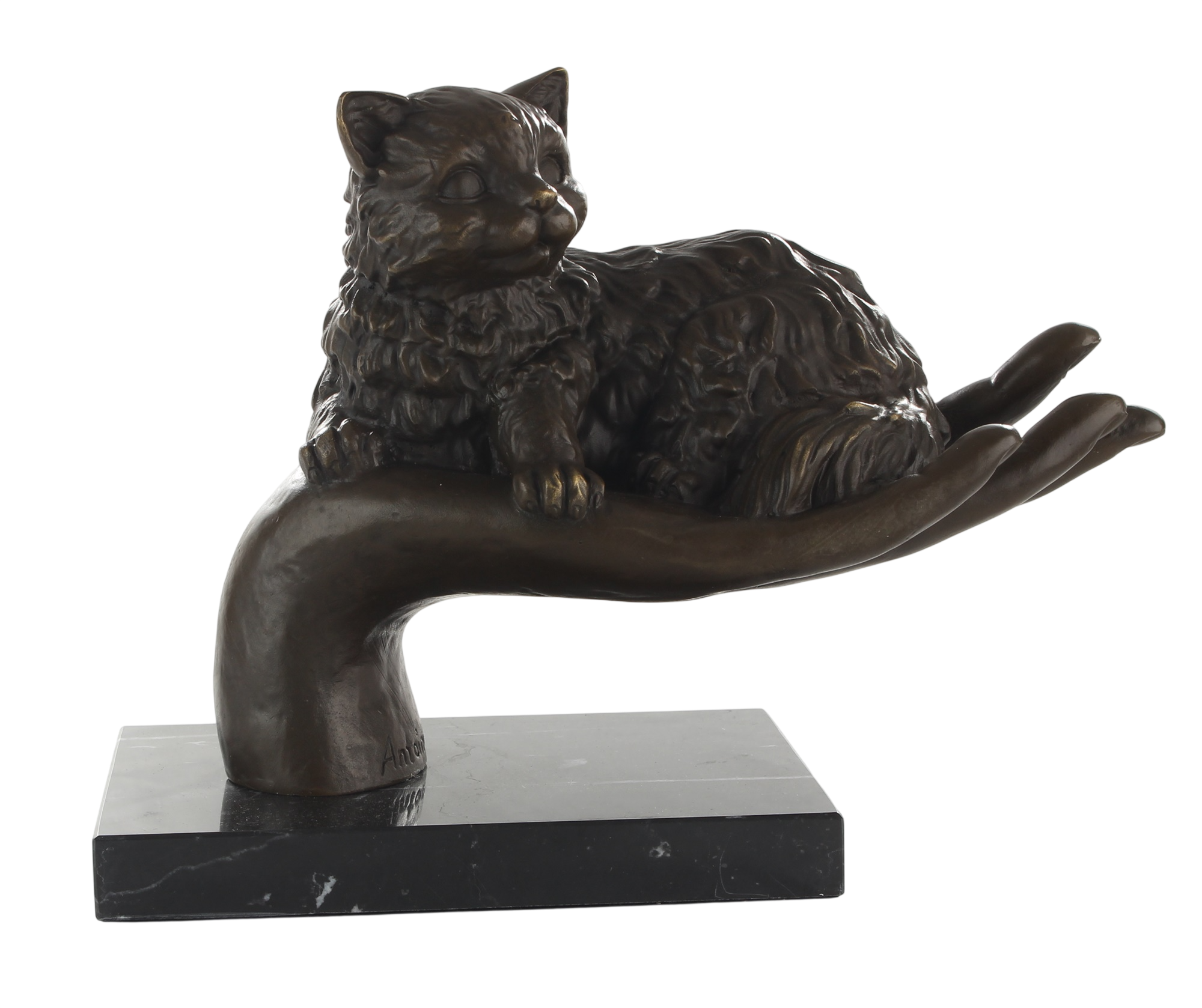 Bronzeskulptur Katze auf Hand mit Marmorsockel – Symbol für Fürsorge und Schutz, Höhe 19,7 cm