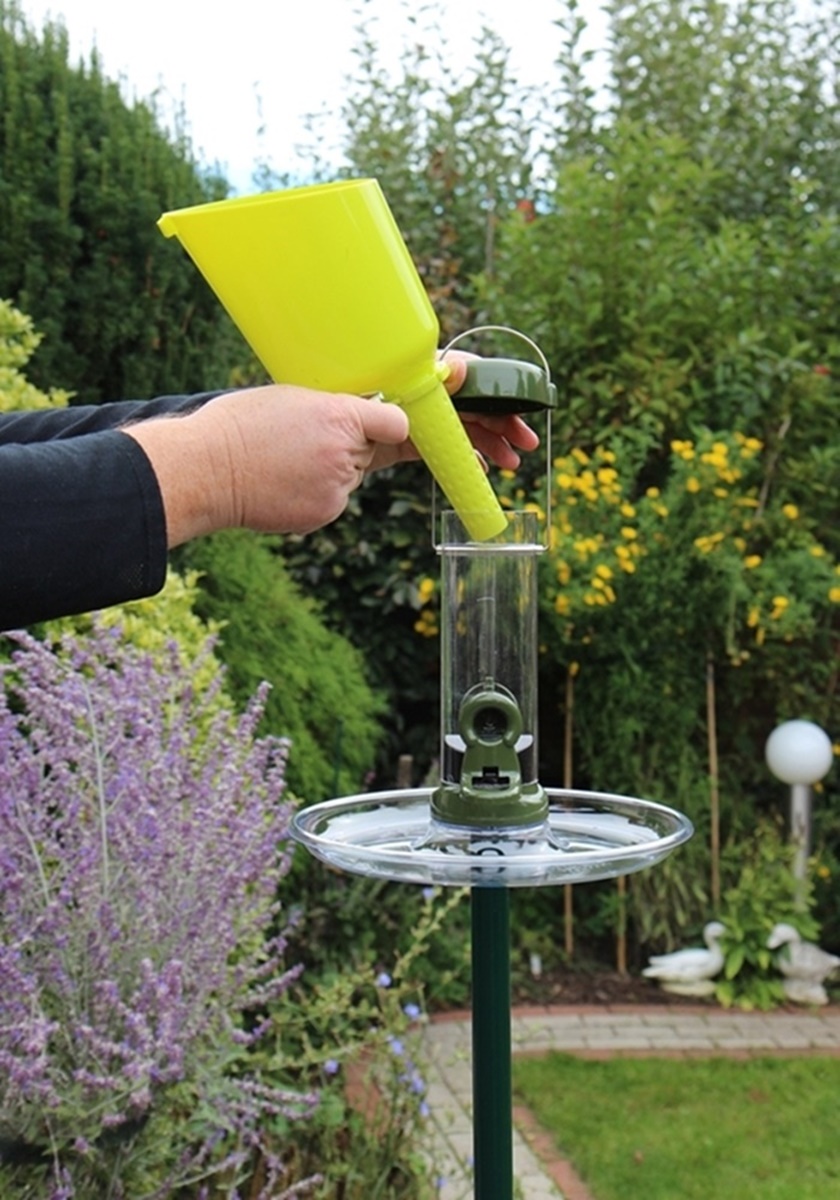 Fülltrichter klein mit Schieber für Futtersäulen bis ca. 1 Liter – transparenter Kunststoff, Füllmenge 0,9 l, Länge 28 cm
