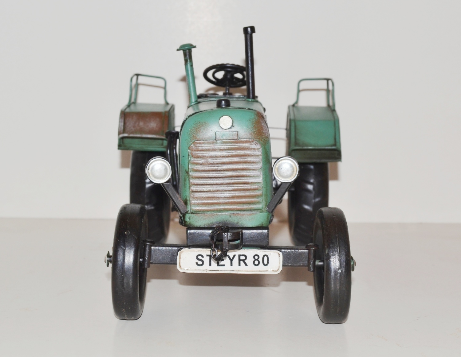 Blechtraktor Nostalgie Modellauto Oldtimer Marke Steyr Daimler Puch Traktor Modell aus Blech L 33 cm