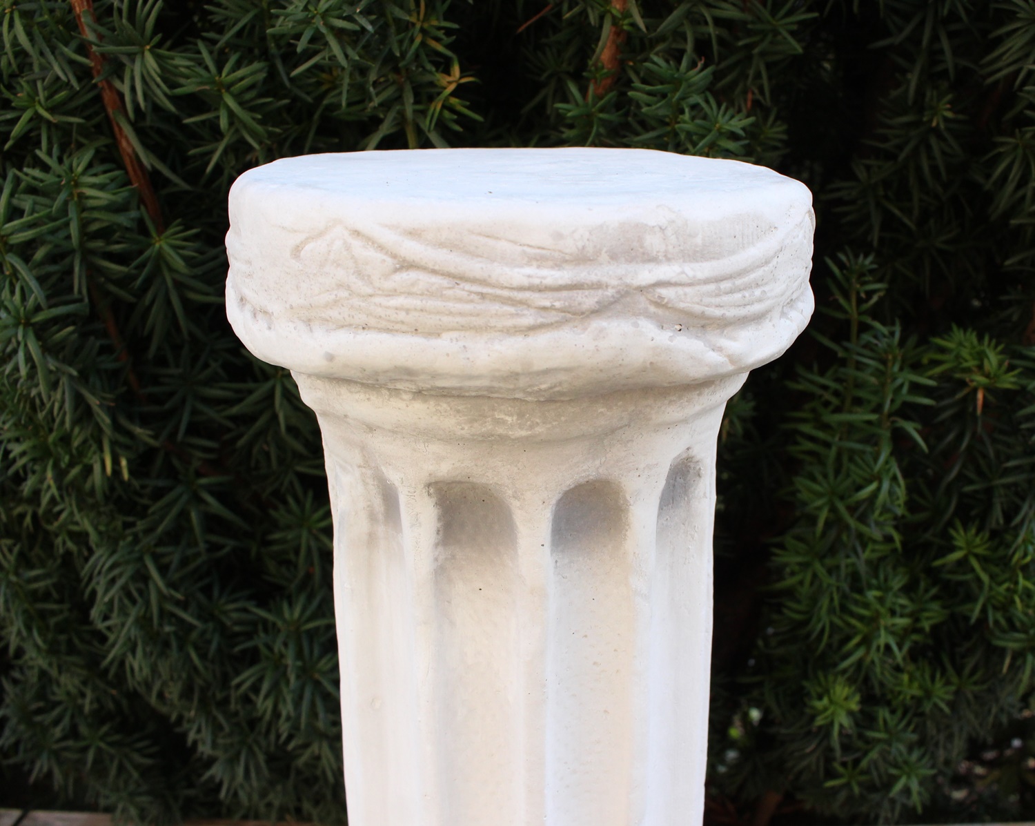 Beton Figur Skulptur ionische Säule H 47 cm Dekofigur Sockel Statue Gartenskulptur
