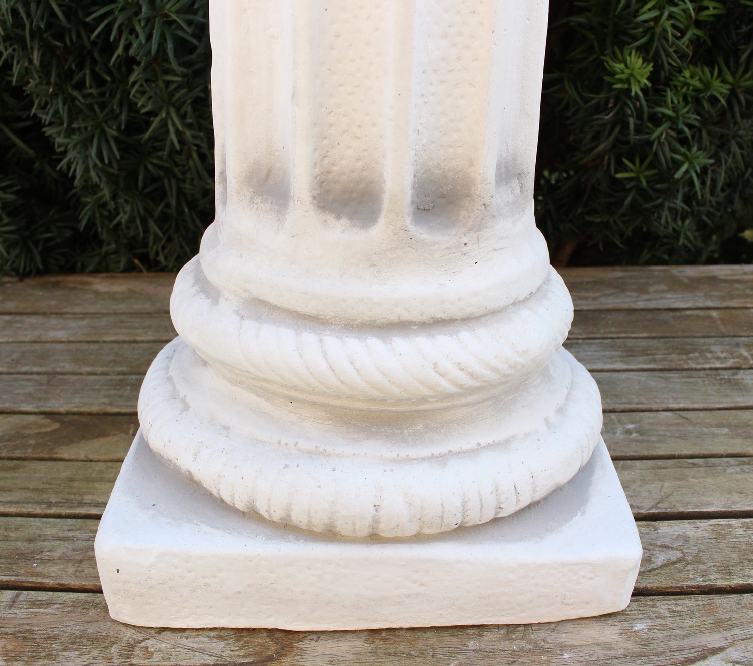 Beton Figur Skulptur ionische Säule H 47 cm Dekofigur Sockel Statue Gartenskulptur
