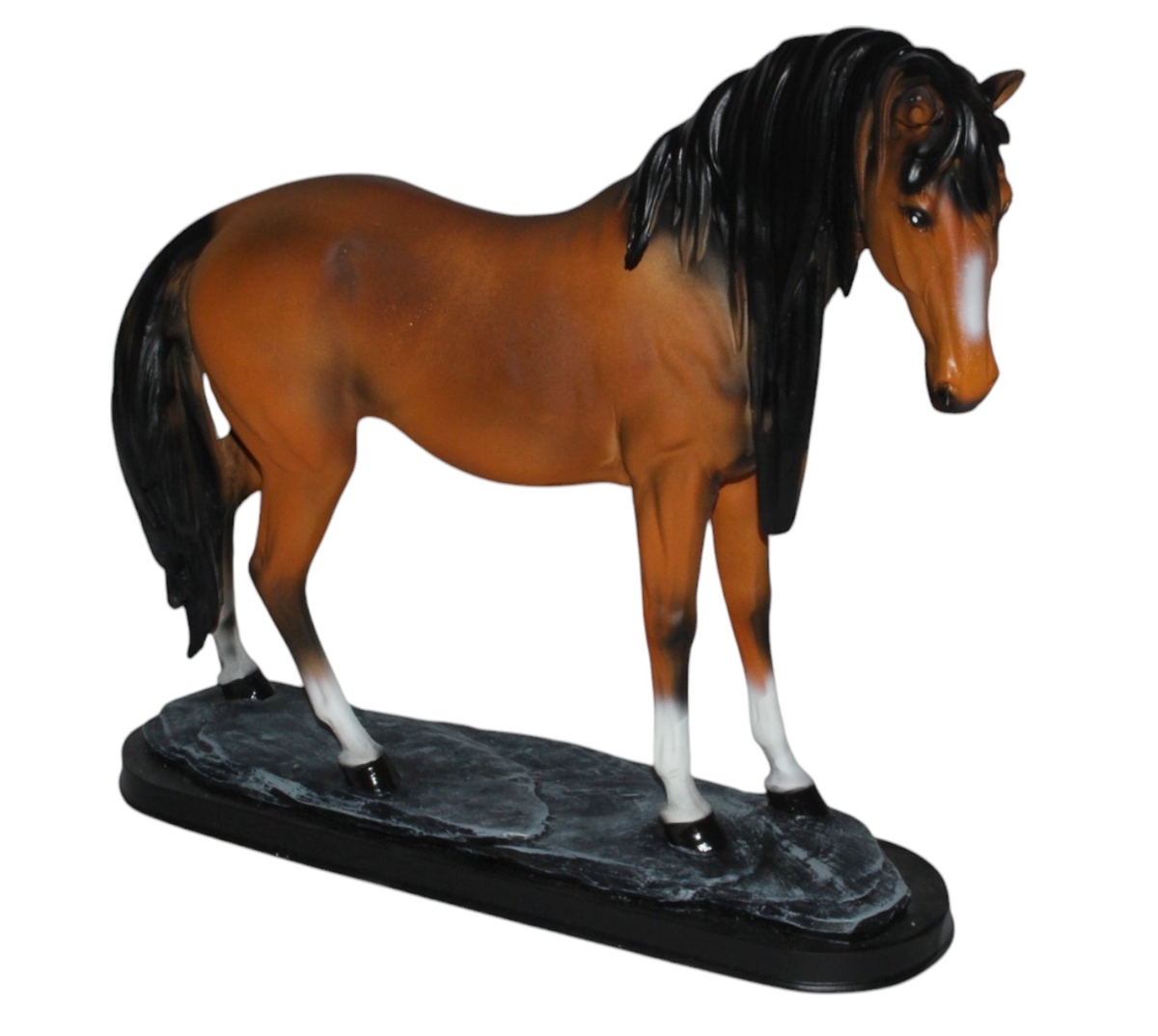 Dekofigur Pferd stehend Höhe 39 cm – Deko Figur Gartenfigur in Hellbraun aus Kunstharz