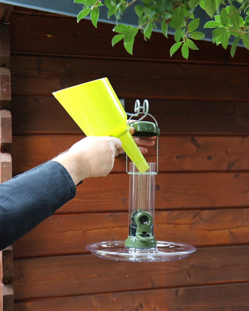 Fülltrichter klein mit Schieber für Futtersäulen bis ca. 1 Liter – transparenter Kunststoff, Füllmenge 0,9 l, Länge 28 cm