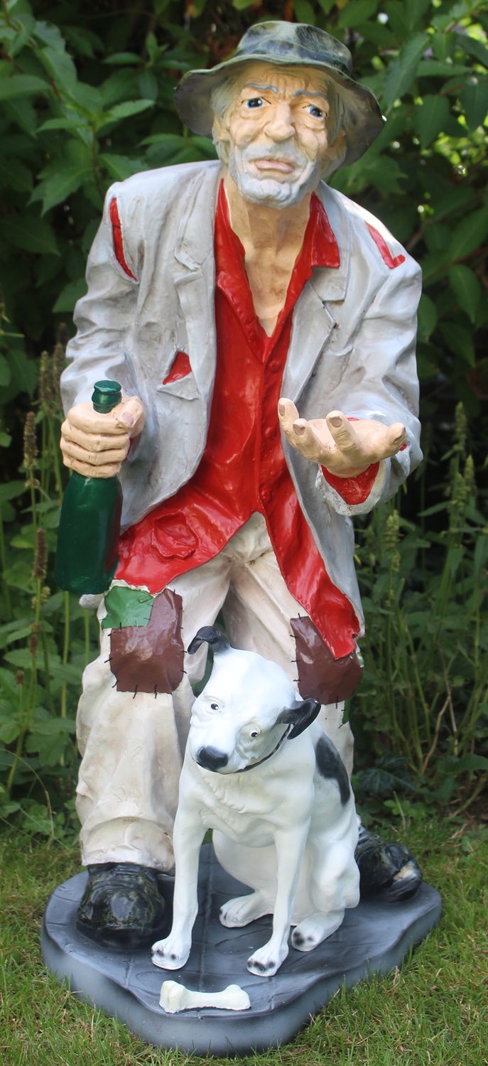 Dekorationsfigur Bettler groß stehend eine Hand nach vorne haltend in anderer Flasche und Hund am Fuß sitzend 2-teilig